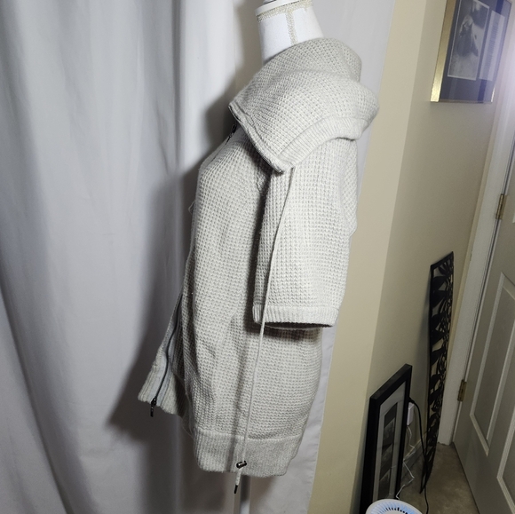 Theory Cashmere Short Sleeve Sweater Jacket M - Picture 3 of 10